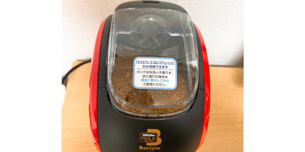 ネスカフェバリスタの使い方：粉の入ったタンクをセット