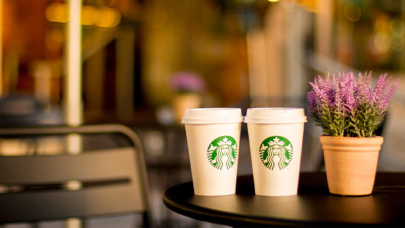 スタバのドリンクサイズを解説!どれくらいの容量?一番お得なサイズの紹介も